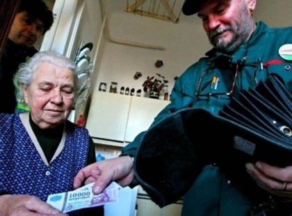 Jókora nyugdíjkorrekció ütheti a nyugdíjasok markát Novemberben – Ekkora az összeg: