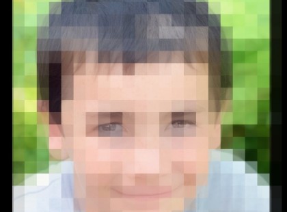 Meghalt kilencéves kisfiú a pesterzsébeti iskola előtt, miután egy teherautó kidöntött egy kőkerítést