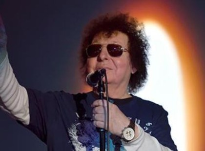 Most érkezett a hír Demjén Ferencről!Gyertyát is gyújtottak. Rengetegen küldik most jókívánságaikat.