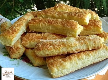 Ecetes sajtos rúd, nagyon finom és roppanós!