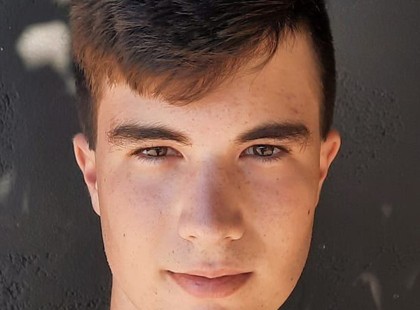 Hősök köztünk élnek !Csütörtök reggel a győri busz-végállomáson összeesett és megállt a szíve a férfinak, de Barka Bálint iskolás –azonnal cselekedet és ÍGY mentette meg a férfi életét! Egy szívecskével fejezzük ki elismerésünket, megérdemli! <3