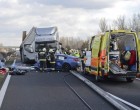 1 PERCE ÉRKEZETT:Hatalmas baleset ! Közel 4 km-es a torlódás, forgalmat megállították, sávzárás.A helyszínelés jelenleg is tart, a torlódás közel 4kilométeres.