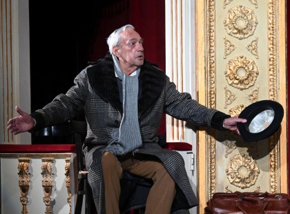 Utolsó és egyben megrázó videó: így hajolt meg Benedek Miklós utoljára a színpadon