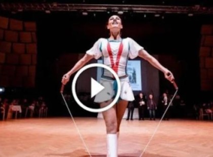 Világszenzáció! A magyar lány ugrókötelezés közben ropja a csárdást! Büszkék lehetünk rá! Nem véletlen, hogy annyian megnézték ezt a videót: