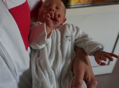 Örökbefogadót keresnek A Szent Rafael Kórház Gyermekkórház inkubátorában hagyták magára a kisbabát!..örökbefogadót keresnek neki - A gyermek mellé, EZT a szívszorító üzenetet tették szülei: