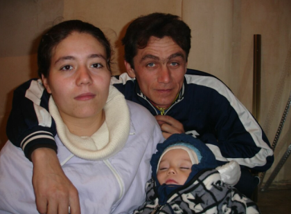 Miskolcon élő roma házaspár vagyunk, akiket megvetnek, mert mozgáskorlátozott gyermeket fogadtunk örökbe. Kérjük önöket köszöntsék születésnapján, mert igazán boldoggá tennének bennünket vele!