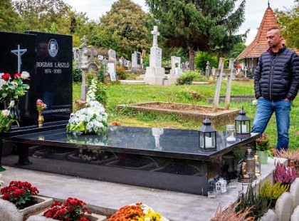 Ma Bogdán László sírjánál jártunk.. ez a látvány fogadott