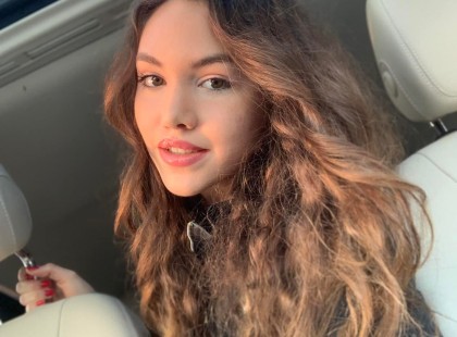 Kóbor János 17 éves lánya: ilyen csodaszép volt a szalagavatón fellépő Léna