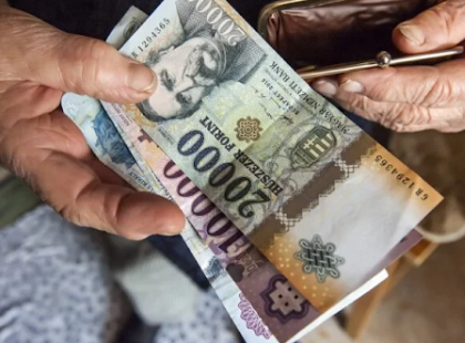 Nagyon jó hír érkezett a nyugdíjasoknak, jelentős összeg üti a markukat hamarosan