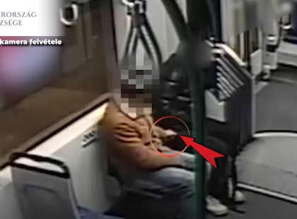 Kiszúrt magának egy villamoson alvó utast, de erre a valamire nem számított