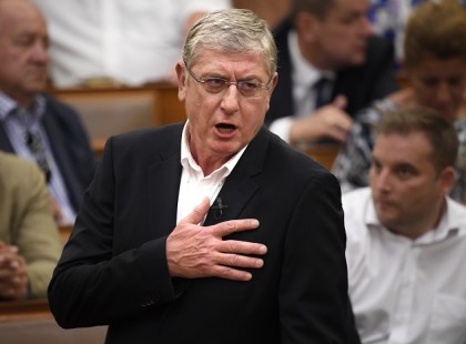 Idegrohamot kapott Gyurcsány Ferenc a stúdióban élő adásban - videó