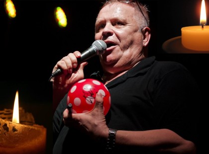 1 perce érkezett! Ma reggel jött a hír Dévényi Tibibácsiról:Gyertyát is gyújtottak. Rengetegen küldik most jókívánságaikat.