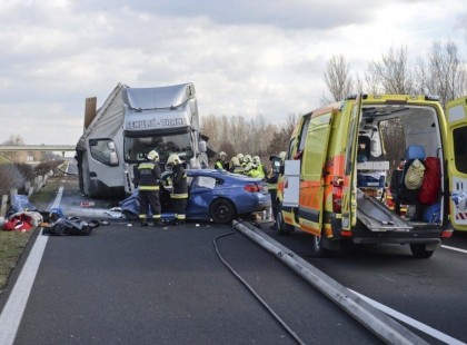 1 PERCE ÉRKEZETT:Hatalmas baleset ! Közel 8 km-es a torlódás, forgalmat megállították, sávzárás.A helyszínelés jelenleg is tart, a torlódás közel 8kilométeres.