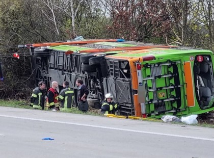 HÚSVÉTI HORRORBALESET !Felborult egy busz - 5 ember meghalt