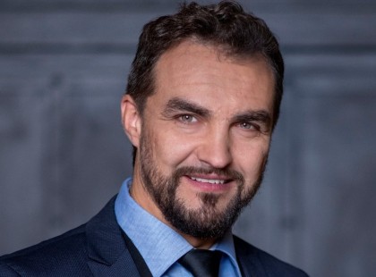 Eszméletlen gyönyörű Dolhai Attila mindhárom lánya!Dolhai Attila ritkán látott lányaI: nem hiszed el, milyen gyönyörűek - és cseppet sem szégyenlősek!