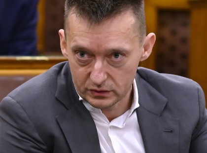 Magyar Péter kijelentette: Rogán Antalnak másik országba kell mennie
