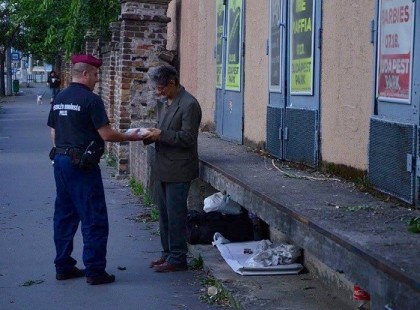 Emberségből 5-ös re vizsgázott ez a rendőr!