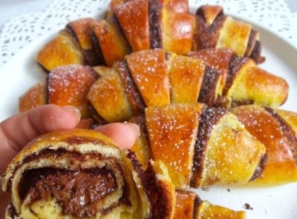 Legfinomabb pihe-puha kiflik dugig töltve Nutellával! Isteni!