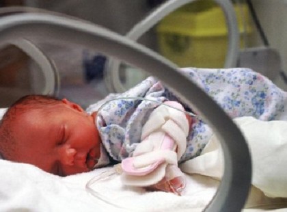 PÁR PERCE ÉRKEZETT! Ismét újszülöttet hagytak a Heim Pál kórház előtt ebben a hidegben.. Szörnyű, amilyen állapotban volt és hogy milyen üzenet volt mellette! Sírva olvastuk végig.. EZ állt benne! Csak erős idegzetűeknek: