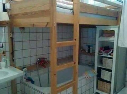 Hát ez brutál gáz! Egyszerűen visítunk a röhögéstől. Budapest belvárosában potom 175.000 ért kiadó, de ez még semmi! Nézzétek a többi szobát: