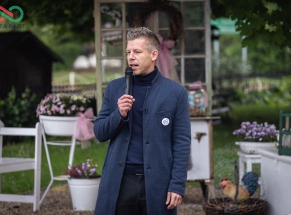 Mindenkihez szólt Magyar Péter.. 1 óra alatt majdnem 15 ezer ember nyomott rá szívecskét