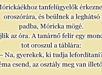 Mórickáékhoz tanfelügyelők érkeznek oroszórára, és beülnek a leghátsó padba