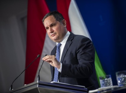 Nagy Márton ultimátumot adott a kereskedőknek, hogy lejjebb vigyék az üzemanyagárakat Ellenben kemény eszközökkel beavatkoznak. Ez vélhetően a hatósági árat jelenti, bár a lehetséges lépésekről nem adott bővebb információt.