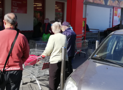 Döbbenet! A Pennyben egy idős házaspár állt előttem a sorban és sírt! Amikor megtudtam az okát, én is könnyezni kezdtem és ezt tettem! Sajnos ez a magyar valóság!