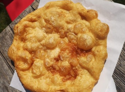 Tegnap Siófokon voltam a családdal, és lángost szerettünk volna enni.. ezt a kis zsírban tocsogó üres tészta darabot 2200-ért adták! Úgy megmondtam nekik a magamét: ?