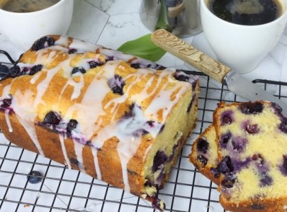 Minden nap sütni fogod, függőséget okozó áfonyás joghurtos sütemény.