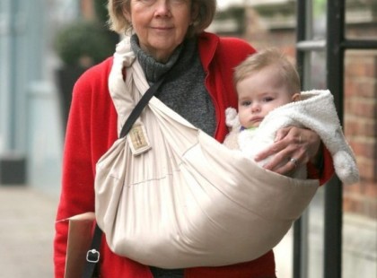 Kínos volt számára a kerekedő hasa: Egy nő 62 évesen szült fiút!