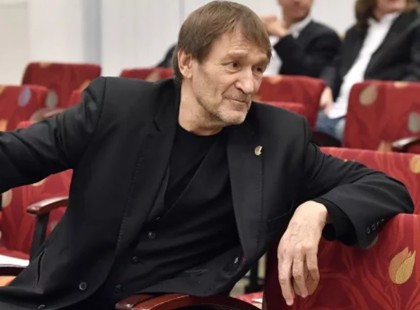 Teljesen elszabadult a pokol a Nemzeti színházban - Cserhalmi György kiosztotta az őrjöngő Vidnyánszky Attilát !Ilyenre még nem volt példa..