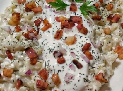 Juhtúrós szalonnás sztrapacska - aki a nokedlit szereti, ebbe az ízbe beleszeret!