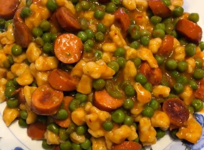 Borsófőzelék nokedlivel és sült kolbásszal, nagyon finom lett