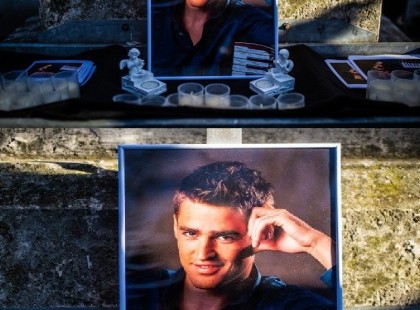 Ma Babicsek Bernát sírjánál jártunk.. még a szó is elakadt, mikor megláttuk az emlékhelyét.. Idén Januárban temették el