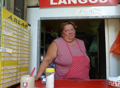 Egy balatoni lángosos kifakadt: kidobják a kukába a lángost a magyarok, miközben panaszkodnak, hogy milyen drága