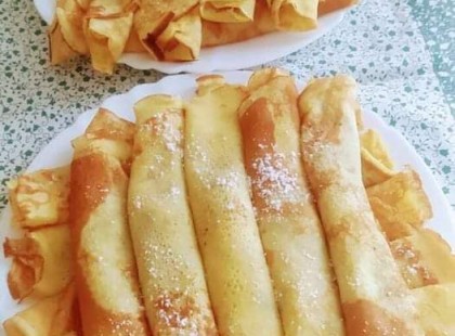 Egyszer próbáld ki! Annyira finom és puha ez a palacsinta, mintha piskóta lenne, rég így sütjük 
Hozzávalók
Kb 60dkg liszt,
3tojás,
jó csipet só,
kevés cukor,
kocka élesztő fele.
---a teljes recept a hozzászólásoknál---