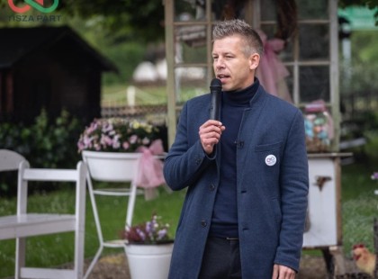 Magyar Péter mindenkihez szólt .. 1 óra alatt majdnem 15 ezer ember nyomott rá szívecskét