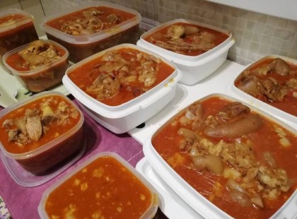 Körömpörkölt az éhes családnak Nagymamám receptje alapján , vedd elő a legnagyobb edényed és készülhet is a finomság!