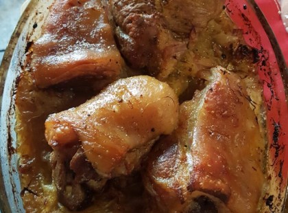 Jó ötlet hétvégére: Sült csülök savanyú káposzta ágyon