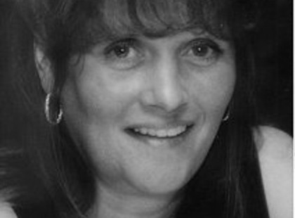 A nagymama elhunyt és mellé temették a telefonját! 3 évvel később olyan üzenetet kapnak, hogy megfagy az ereikben a vér!