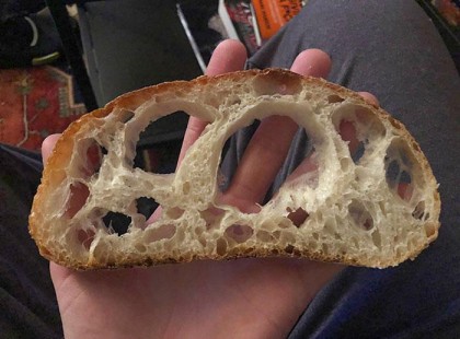 Vettem ma kenyeret, 845 forintért kilóját.. Haza érve, szeleteléskor jött az igazi meglepetés - Ezt mondta a boltos: