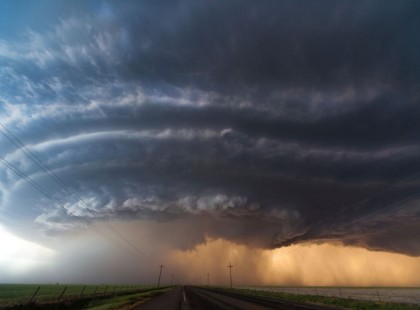 Kiadták a vészjelzést !Hatalmas szupercella érkezik! NAGYON BEDURVUL AZ IDŐ pár órán belül! ÖZÖNVÍZSZERŰ ESŐ, extrém IDŐJÁRÁS, JÉGESŐ, KÁROKOZÓ SZÉL JÖN! EZEKRE A MEGYÉKRE KIADTÁK A RIASZTÁST >>>>
