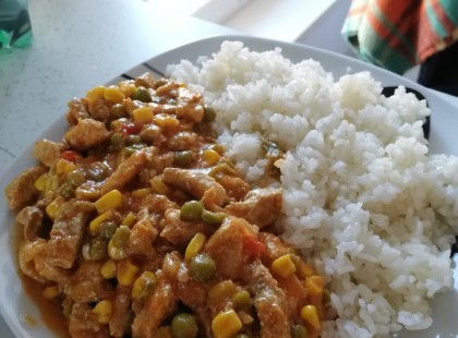 Zöldséges sertés ragu, ha van otthon egy kis hús, borsó és kukorica, csodás finomságot készíthetsz