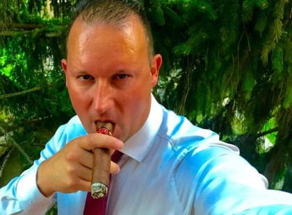 Ez nagyon durva! NEM fogod elhinni mennyit keres Alekosz: másfél órás fellépés alatt! ITT a pontos összeg : Hát sokmindenre fel voltunk készülve, de erre nem!