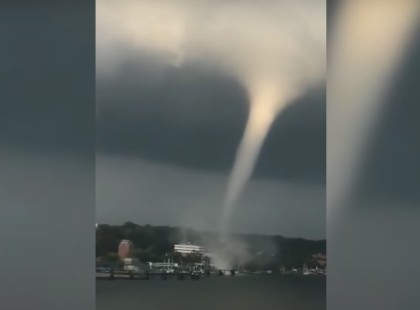 Alig pár kilométerre Budapesttől ilyen tornádót fotóztak 2 perccel ezelőtt