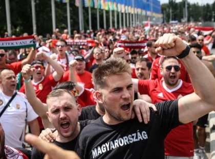 Ilyet még nem láttál ! Döbbenet! Így fogadták a magyar labdarúgó-válogatottat Németországban.