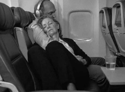 A képen az én imádott férjem, aki a kép készülte után meghalt.. De nézzék csak 1 év múlva mit hozott egy postás?