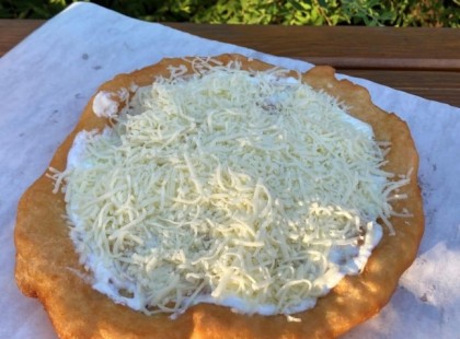 Napi 30 ezerért keresnek Balatonra lángossütőt. Senki nem jelentkezik a munkára