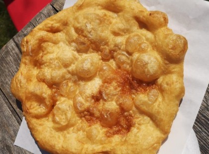 Szombaton Siófokon voltam a családdal, és lángost szerettünk volna enni.. ezt a kis csoffadt tészta darabot 2200-ért adták, és ráadásul..